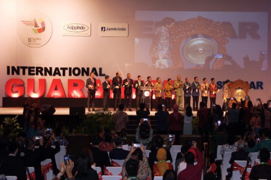 OJK Buka Seminar Penjaminan Internasional di Bali