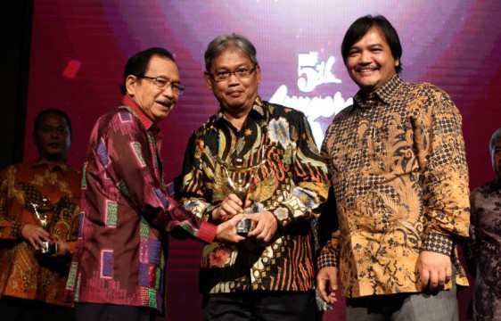 Perum Jamkrindo Raih Penghargaan Khusus Pemberdayaan UMKM