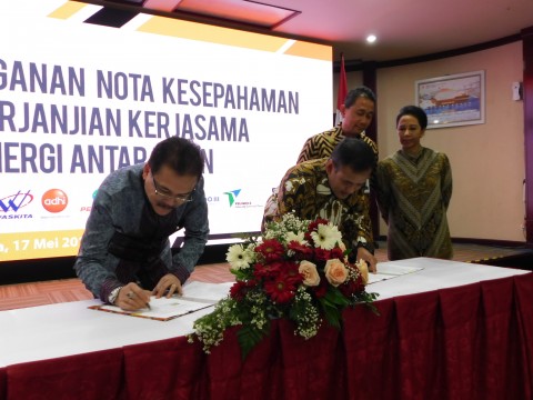 Menteri BUMN Rini Soemarno Hadiri Penandatangan Kerja Sama Perum Jamkrindo dan  PT Semen Baturaja (Persero)