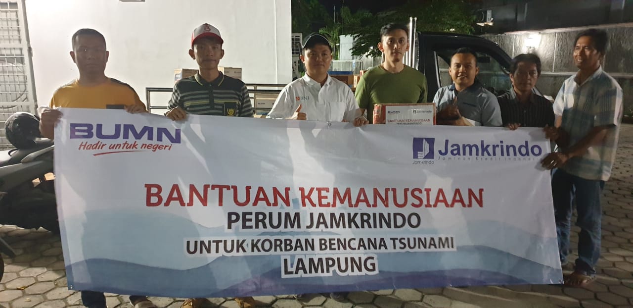 Jamkrindo Kirim Bantuan Untuk Para Korban Tsunami di Lampung