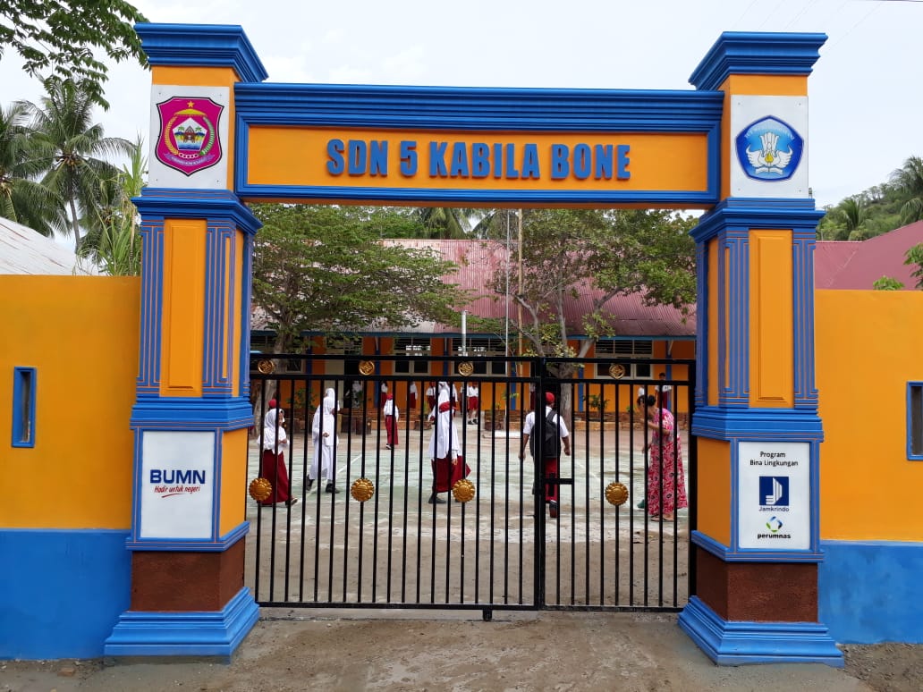 Jamkrindo Beri Bantuan Jalan dan Sarana Sekolah di Gorontalo