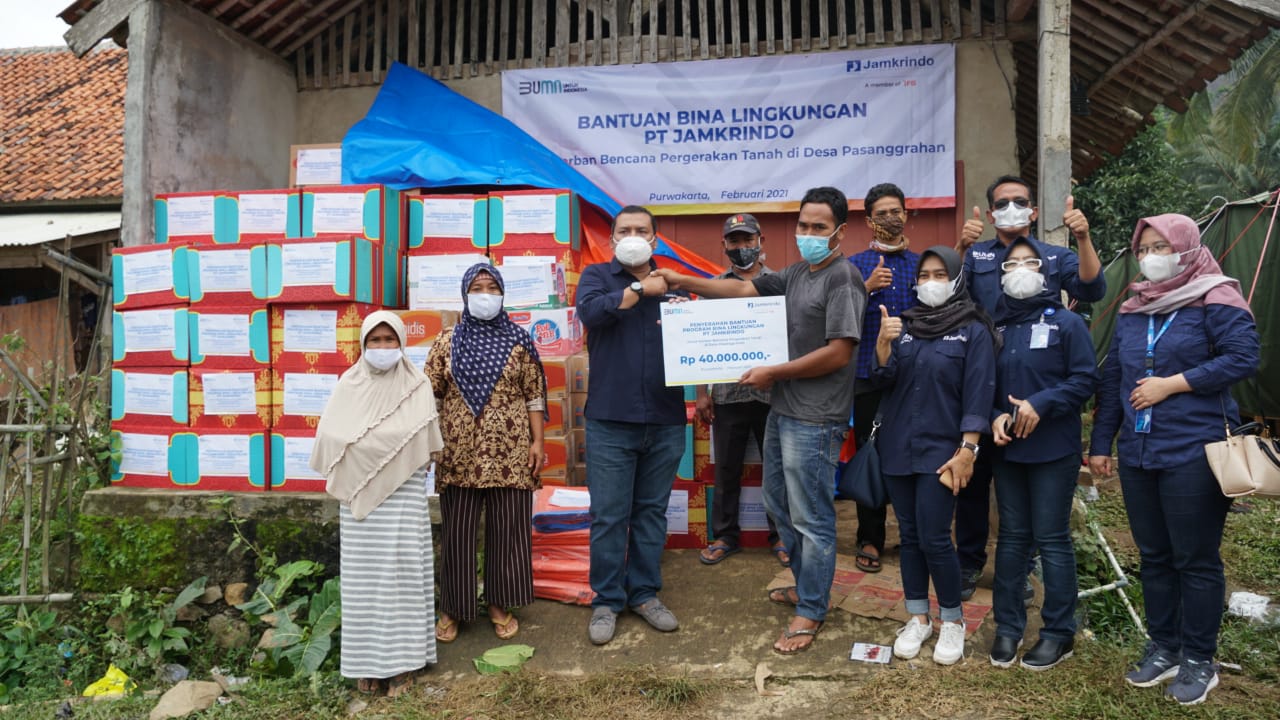 PT Jamkrindo Berikan Bantuan Program Bina Lingkungan untuk Korban Bencana Pergerakan Tanah