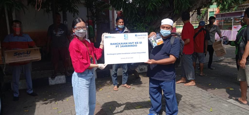 PT Jamkrindo Bagikan 5.100 Paket Kesehatan Untuk Masyarakat