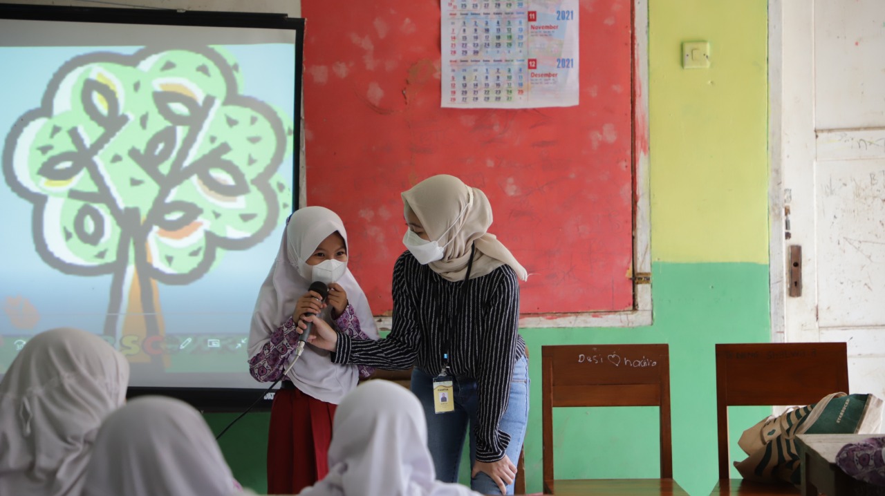 Millenial Jamkrindo Tanamkan Perilaku Hidup Sehat Kepada Pelajar di Geopark Ciletuh