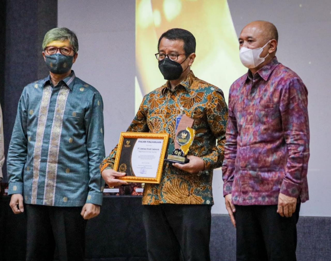 Jamkrindo Raih Penghargaan Sebagai Penjamin KUR Terbaik 1