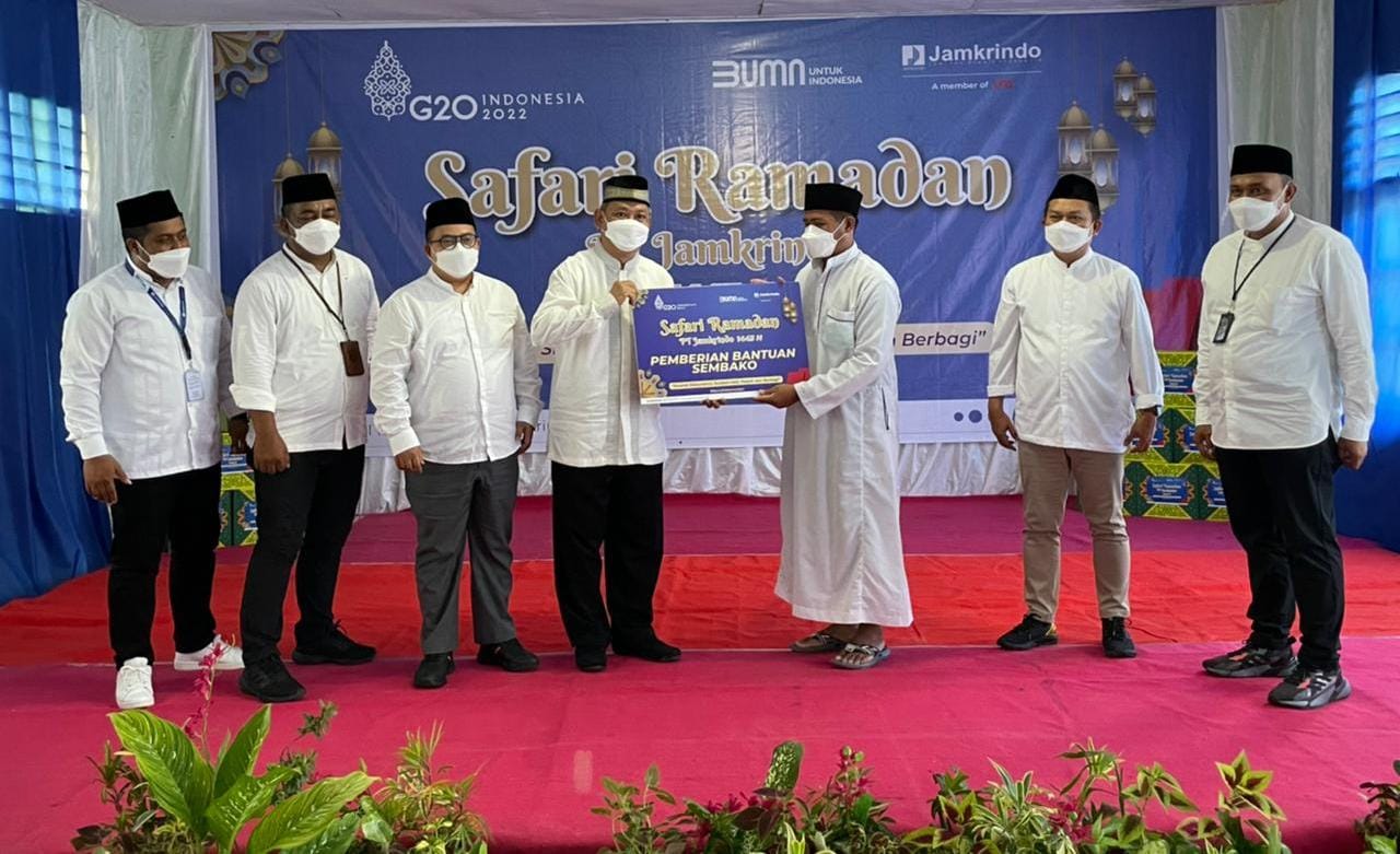 PT Jamkrindo Bagikan Bantuan Paket Sembako dan Santunan Untuk Santri di Ponpes Al-Madinah Ambon