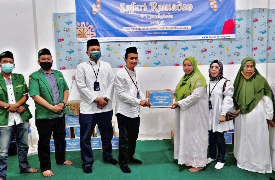 Safari Ramadan, Jamkrindo Bagikan Paket Sembako di Bandar Lampung