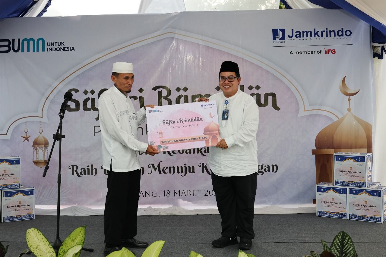 Berbagi Berkah di Bulan Ramadan, Jamkrindo Salurkan Bantuan Sosial di Kupang